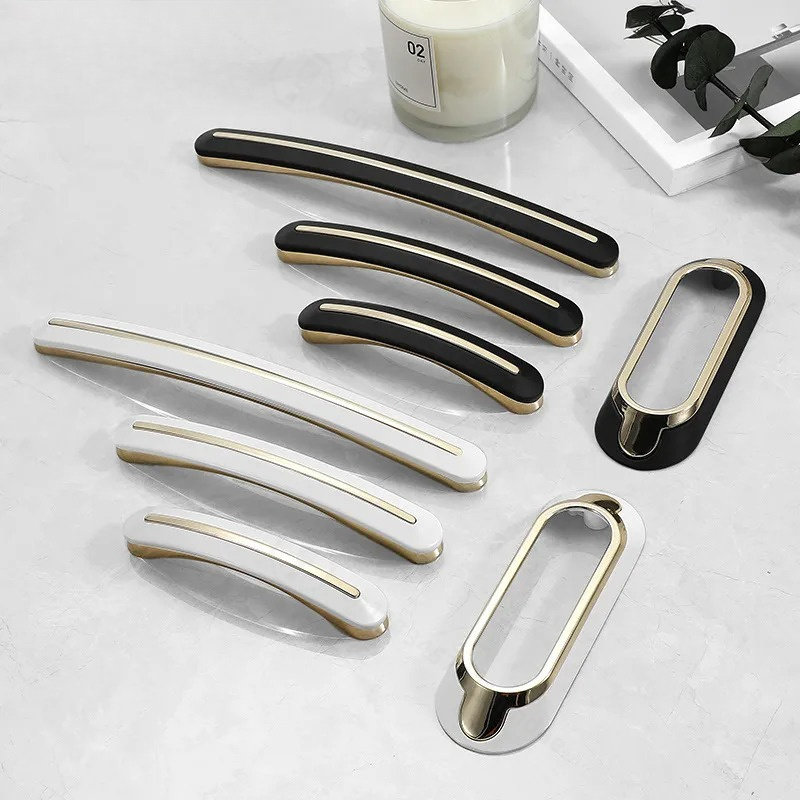 Furniture Hardware Wholesale - มือจับลิ้นชักตู้โลหะผสมสังกะสีแบบเรียบง่ายทันสมัย อุปกรณ์ตกแต่งหรูหราสำหรับตู้เสื้อผ้า มือจับเฟอร์นิเจอร์ในบ้าน ขายส่ง